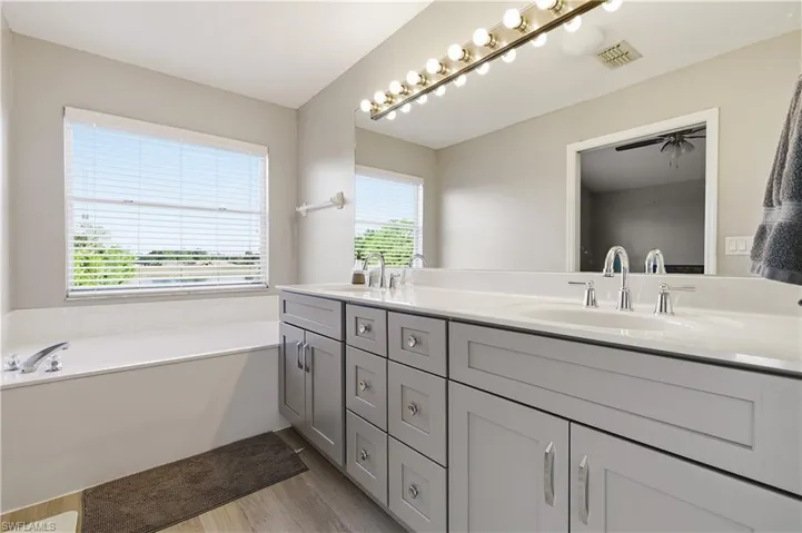 12421  Eagle Pointe  CIR, Fort Myers, FL 33913