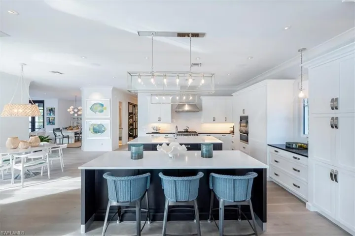 Kitchen and breakfast area