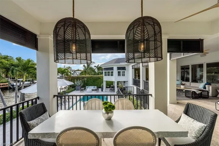 Raised outdoor dining lanai
