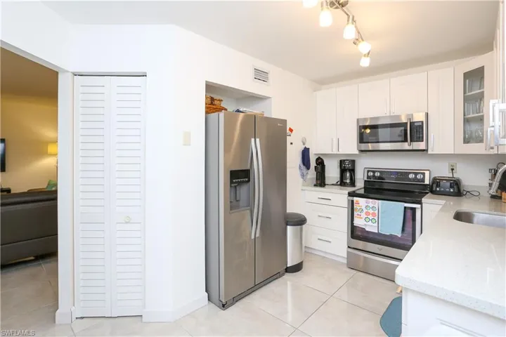 1522 Mainsail Dr 2, Naples, Florida 34114