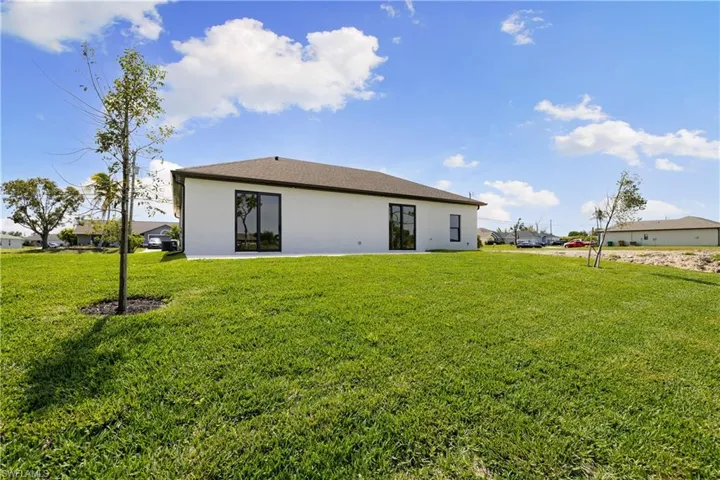 925 NE 11th TER, CAPE CORAL FL 33909