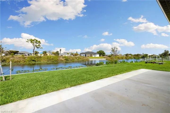 925 NE 11th TER, CAPE CORAL FL 33909
