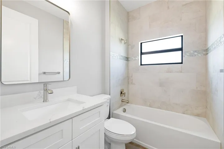 925 NE 11th TER, CAPE CORAL FL 33909