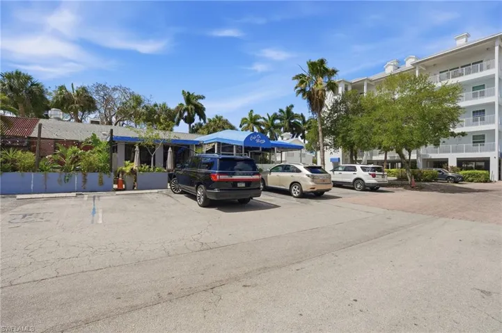 Onsite restaurants and shops