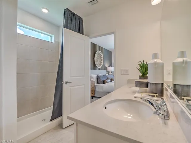 Interior photos are of a staged model home. Illustration purposes only. Options may vary.