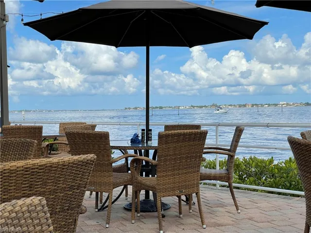waterfront dining