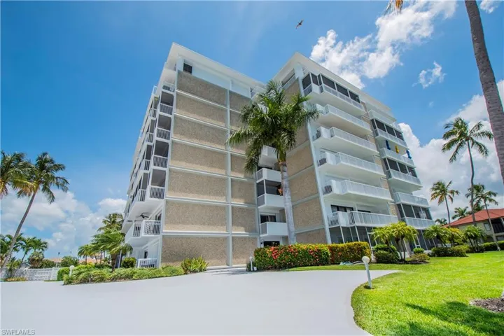 60 Pelican St W 103, Naples, Florida 34113