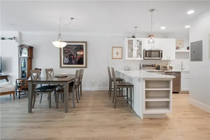 60 Pelican St W 103, Naples, Florida 34113