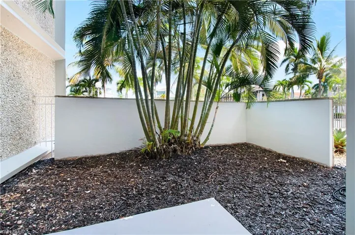 60 Pelican St W 103, Naples, Florida 34113