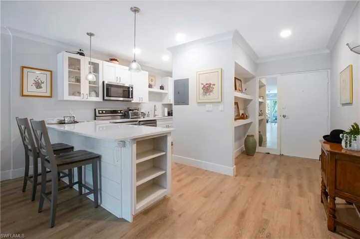 60 Pelican St W 103, Naples, Florida 34113