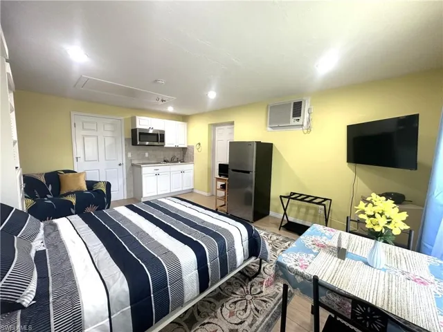 530  100th N AVE, Naples, FL 34108