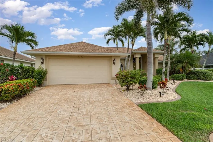 Ranch-style house with roof with shingles, an attached garage, driveway, and stucco siding