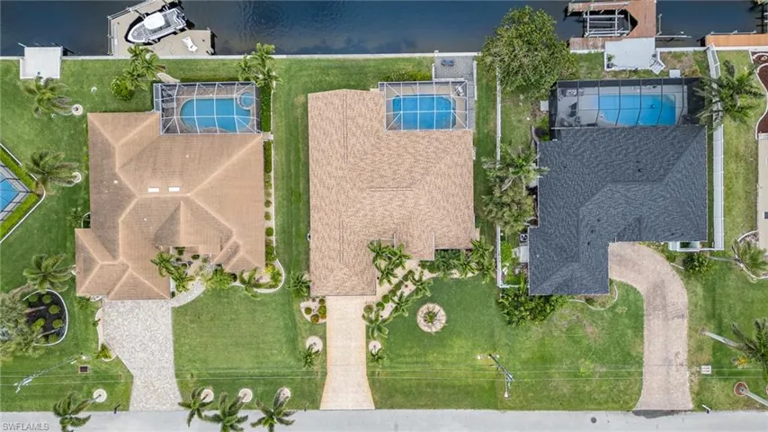 Birds eye view of property