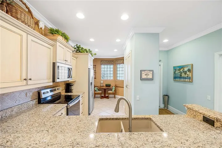 8267  Parkstone  PL, Naples, FL 34120