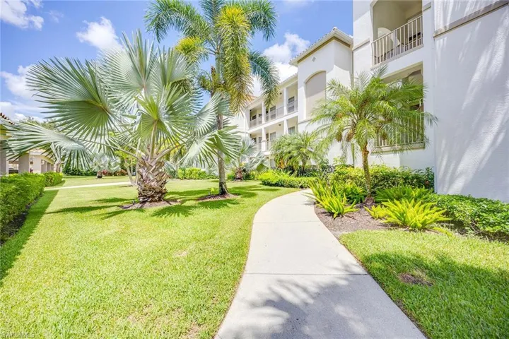 8267  Parkstone  PL, Naples, FL 34120