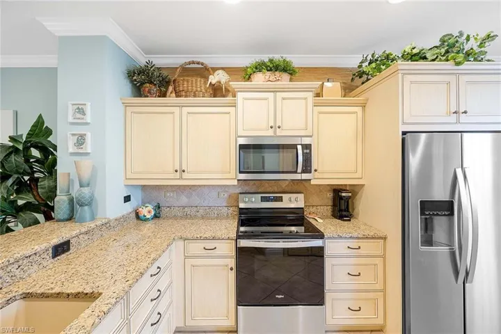 8267  Parkstone  PL, Naples, FL 34120