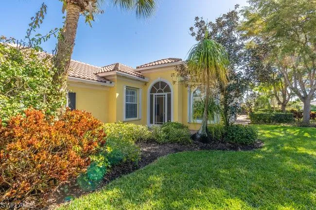 View of front of home featuring a front lawn