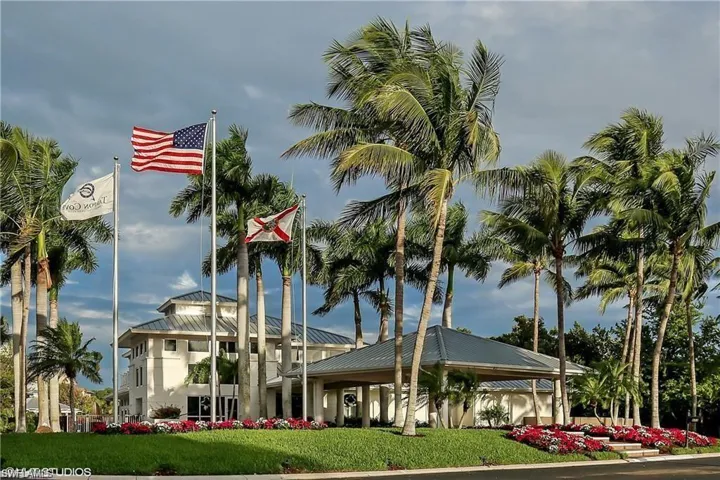 736 Wiggins Lake Dr 202, Naples, Florida 34110