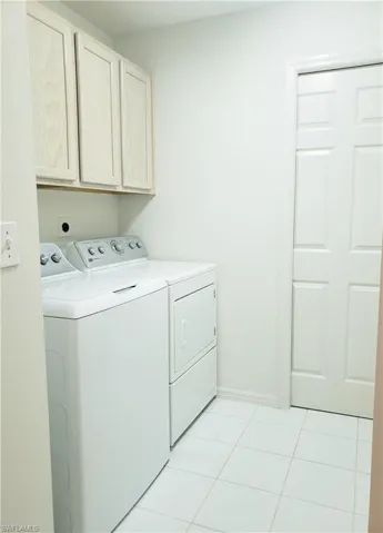 736 Wiggins Lake Dr 202, Naples, Florida 34110