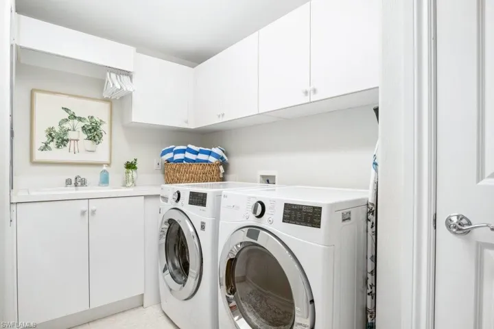WASHER & DRYER IN UNIT