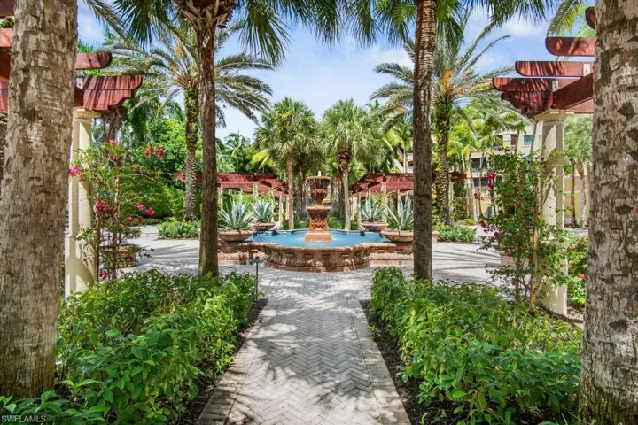 COURTYARD AREA IN FRONT OF BUILDING