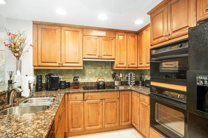 2728  Tiburon E BLVD, Naples, FL 34109