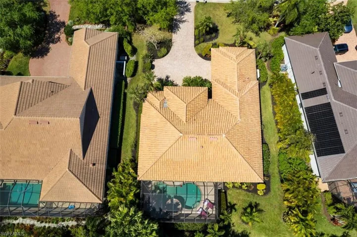 Birds eye view of property
