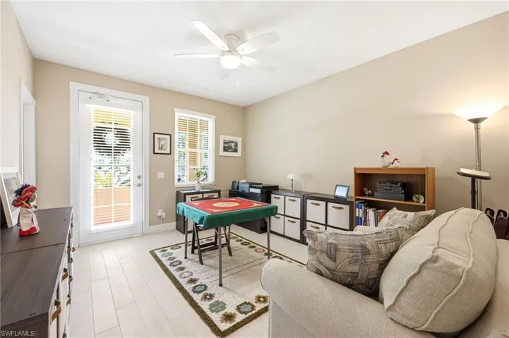 First floor Bedroom/Flexroom with extra entry via balcony