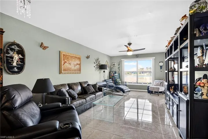 Living room with a ceiling fan