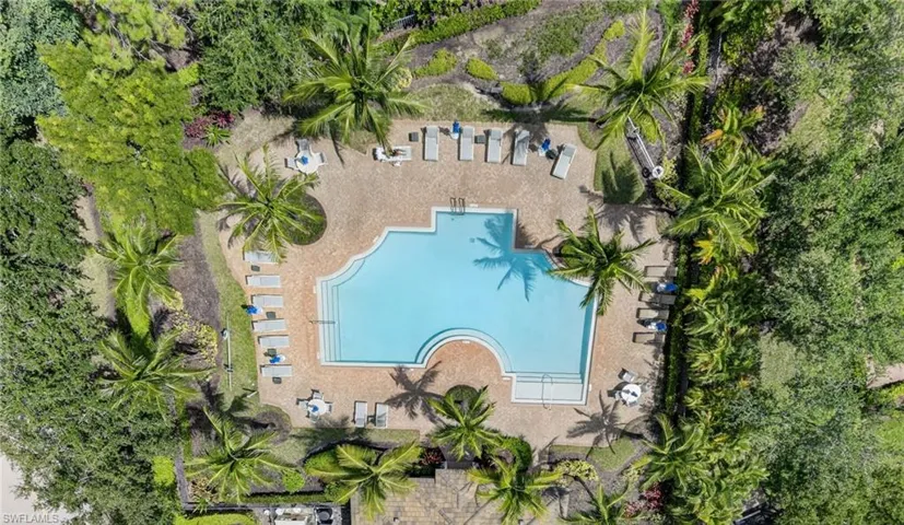 Varenna Pool