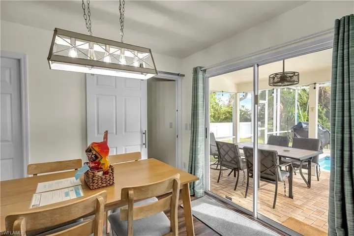 Dining with slider access to the lanai