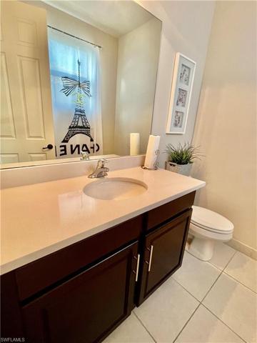 upstairs loft 1/2 bath
