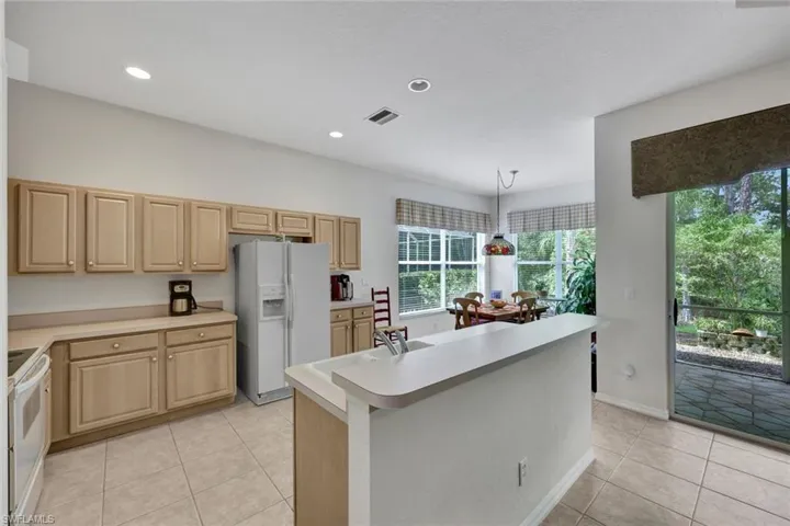 BREAKFAST BAR