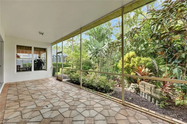NO BACKYARD NEIGHBORS -PRIVATE LANAI