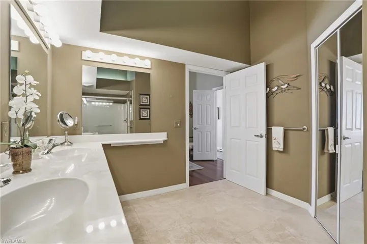 So much counter space here!