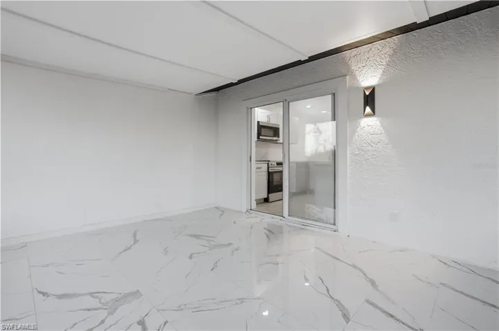 Unfurnished room featuring a textured wall