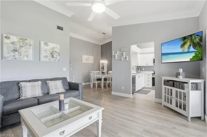 7360 Glenmoor Ln 304, Naples, Florida 34104