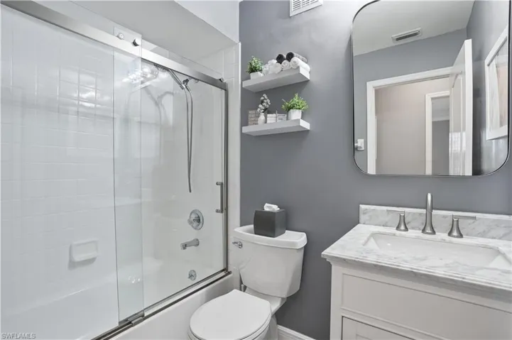 7360 Glenmoor Ln 304, Naples, Florida 34104