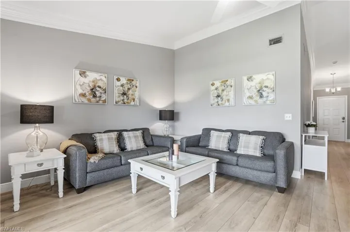 7360 Glenmoor Ln 304, Naples, Florida 34104