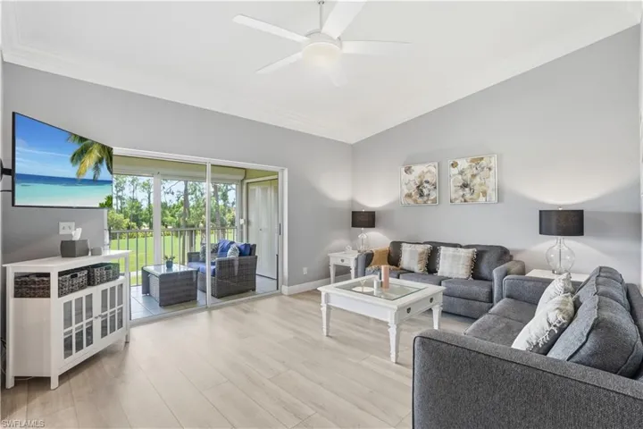 7360 Glenmoor Ln 304, Naples, Florida 34104