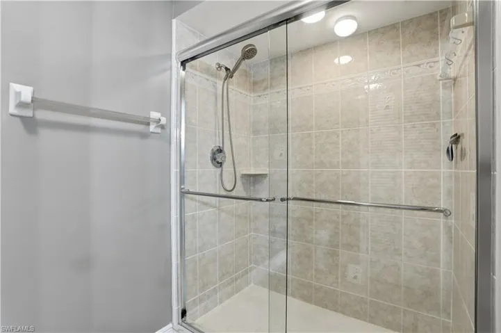 7360 Glenmoor Ln 304, Naples, Florida 34104