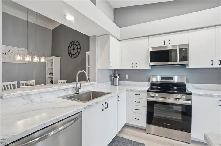 7360 Glenmoor Ln 304, Naples, Florida 34104