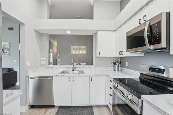7360 Glenmoor Ln 304, Naples, Florida 34104