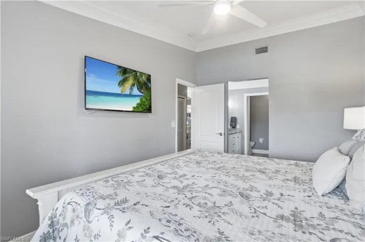 7360 Glenmoor Ln 304, Naples, Florida 34104