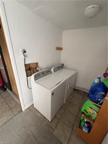 7582-7586 Carrier Rd, Fort Myers, Florida 33967