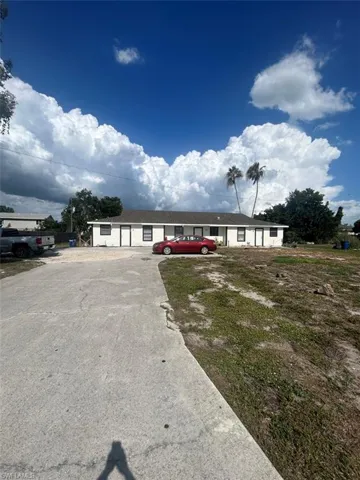 7582-7586 Carrier Rd, Fort Myers, Florida 33967