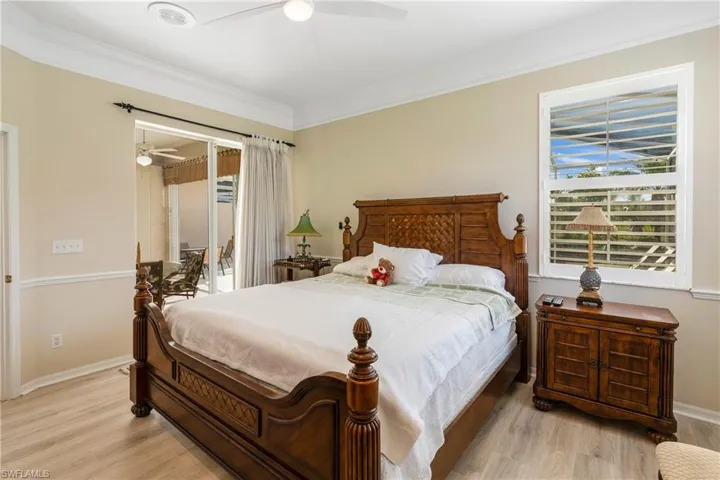 8230  Naples Heritage  DR, Naples, FL 34112