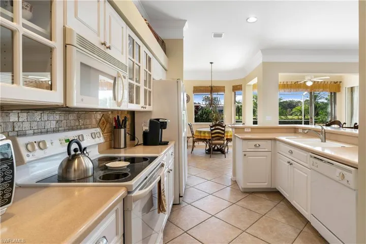 8230  Naples Heritage  DR, Naples, FL 34112