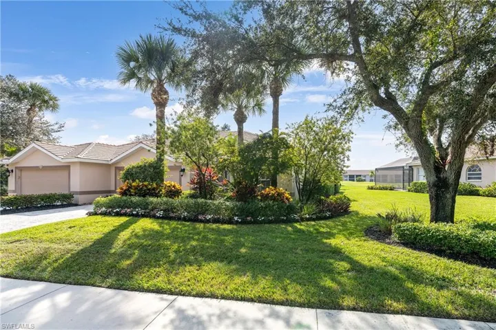 8230  Naples Heritage  DR, Naples, FL 34112