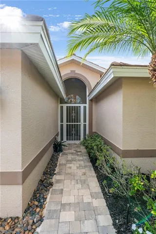 8230  Naples Heritage  DR, Naples, FL 34112